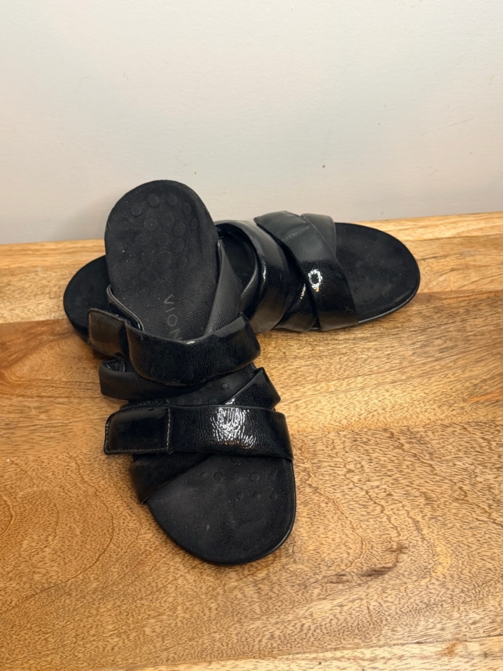 Vionic Black Patent Hadlie Slide Sandals size 7